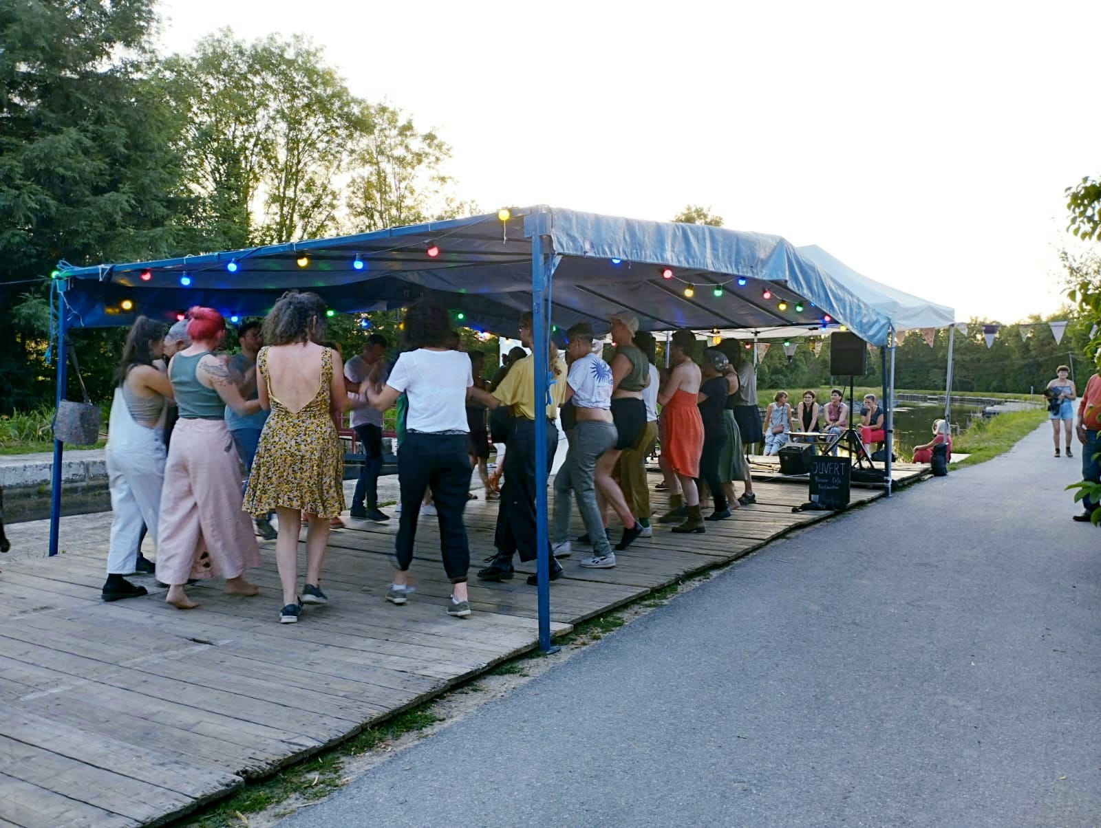 Bal trad' avec As Queer as Folk, Drache, Vermeil et CRACoTTE. 1 487172000 1210374871091613 3498439644223086575 n